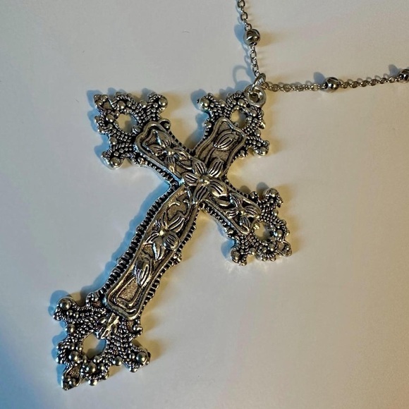 Gothic Cross Charm Necklace Floral Design Big Punk Goth Silver Tone - Picture 6 of 12